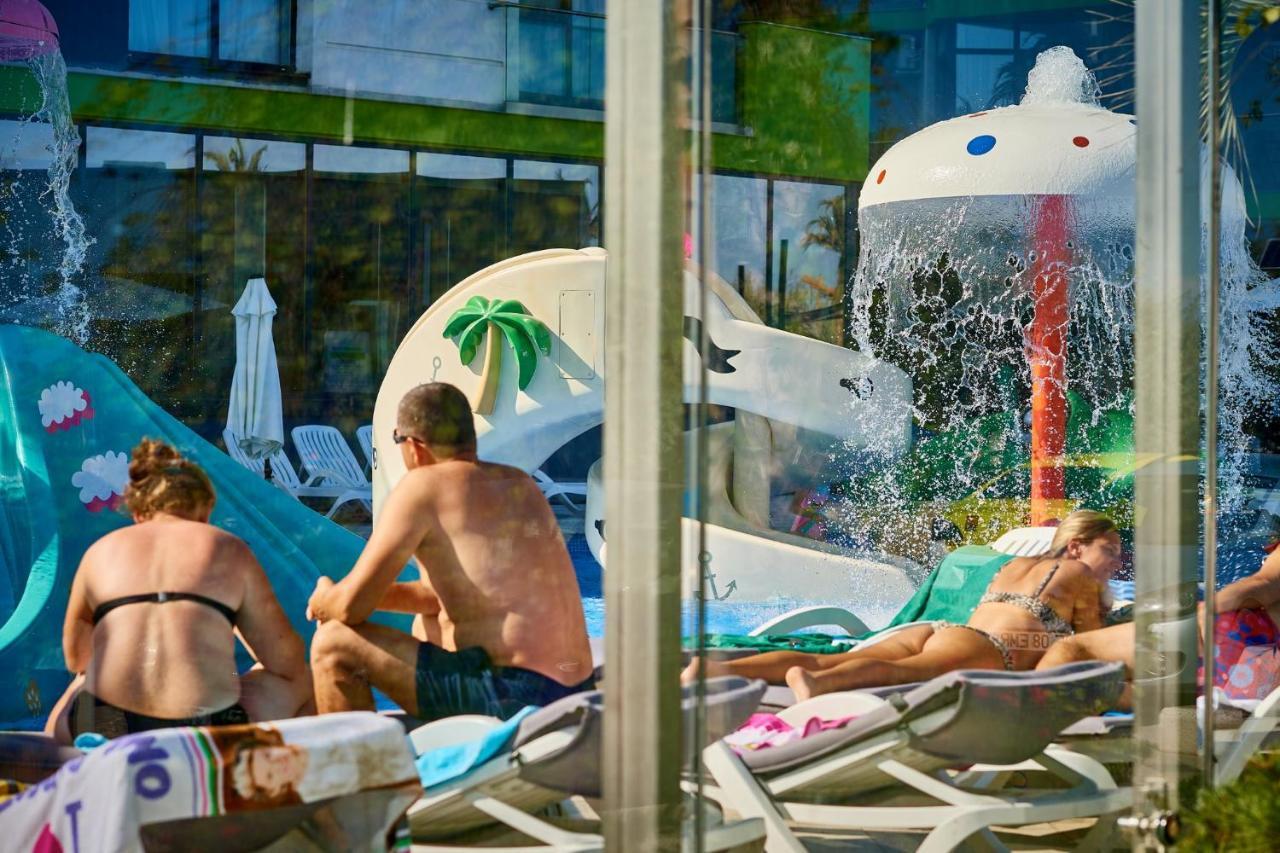 Coral Aparthotel Pool & Spa Mamaia Nord Năvodari Екстериор снимка